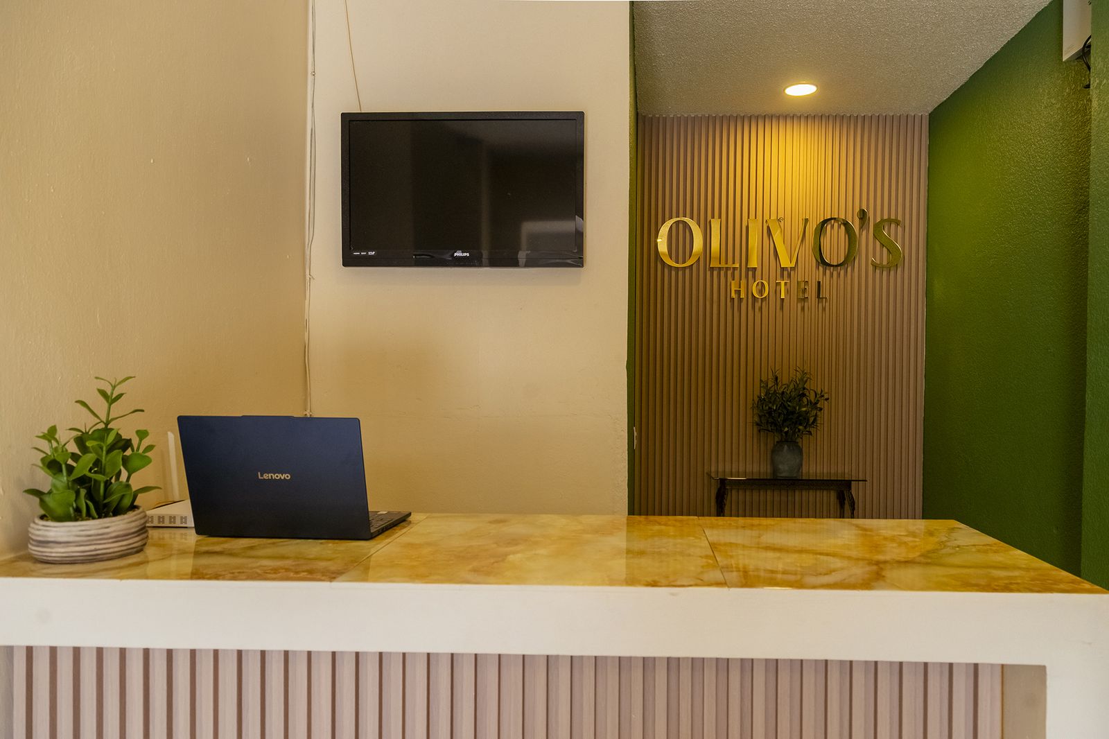 Recepción de Olivo's Hotel